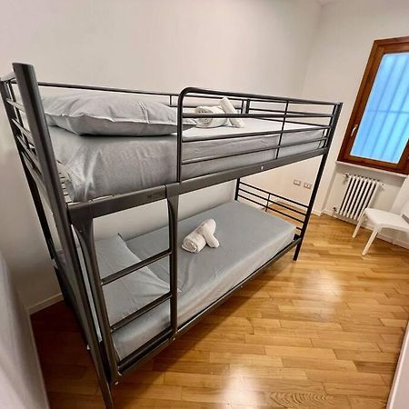 Beija Flor-Trilocale Piazza Garibaldi N18 Lägenhet Desenzano del Garda Exteriör bild