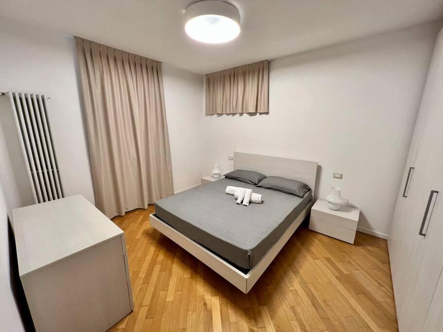Beija Flor-Trilocale Piazza Garibaldi N18 Lägenhet Desenzano del Garda Exteriör bild