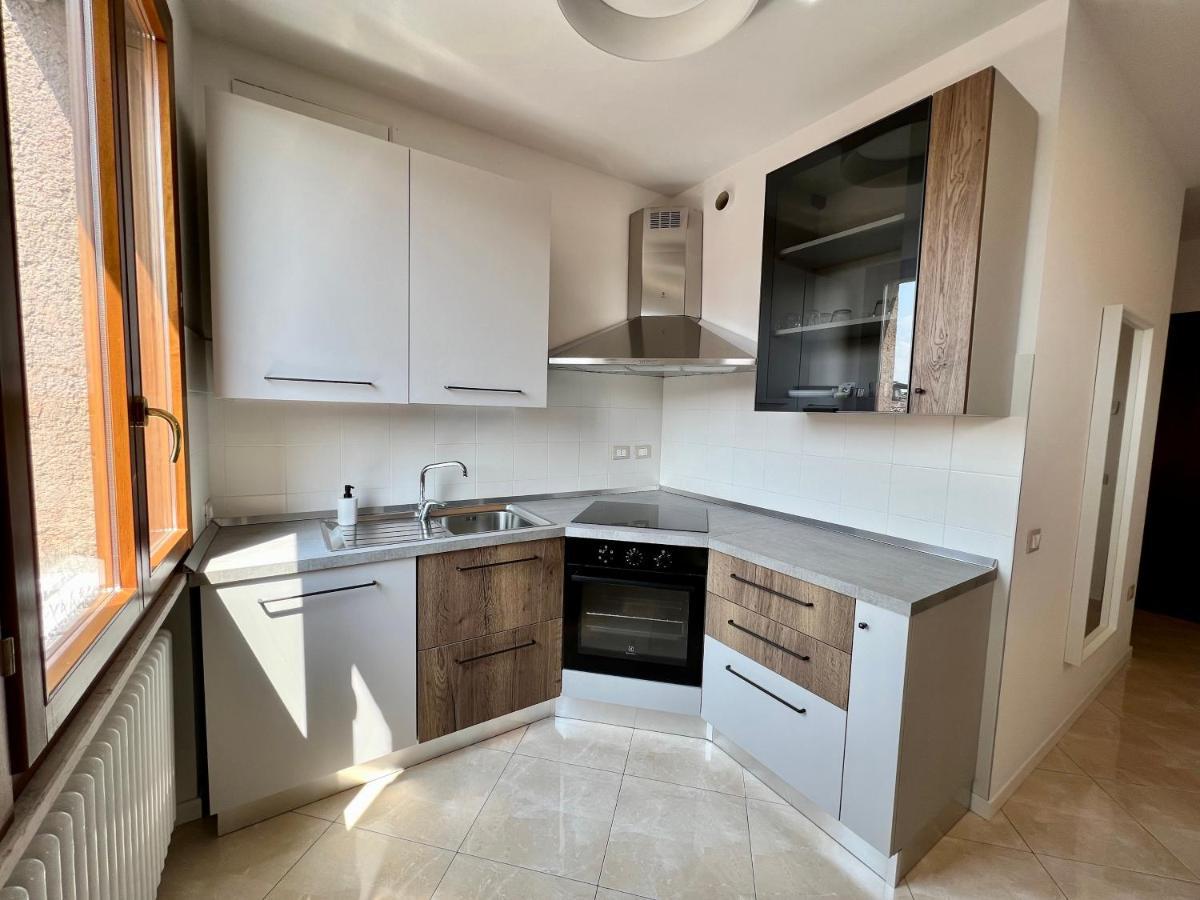 Beija Flor-Trilocale Piazza Garibaldi N18 Lägenhet Desenzano del Garda Exteriör bild