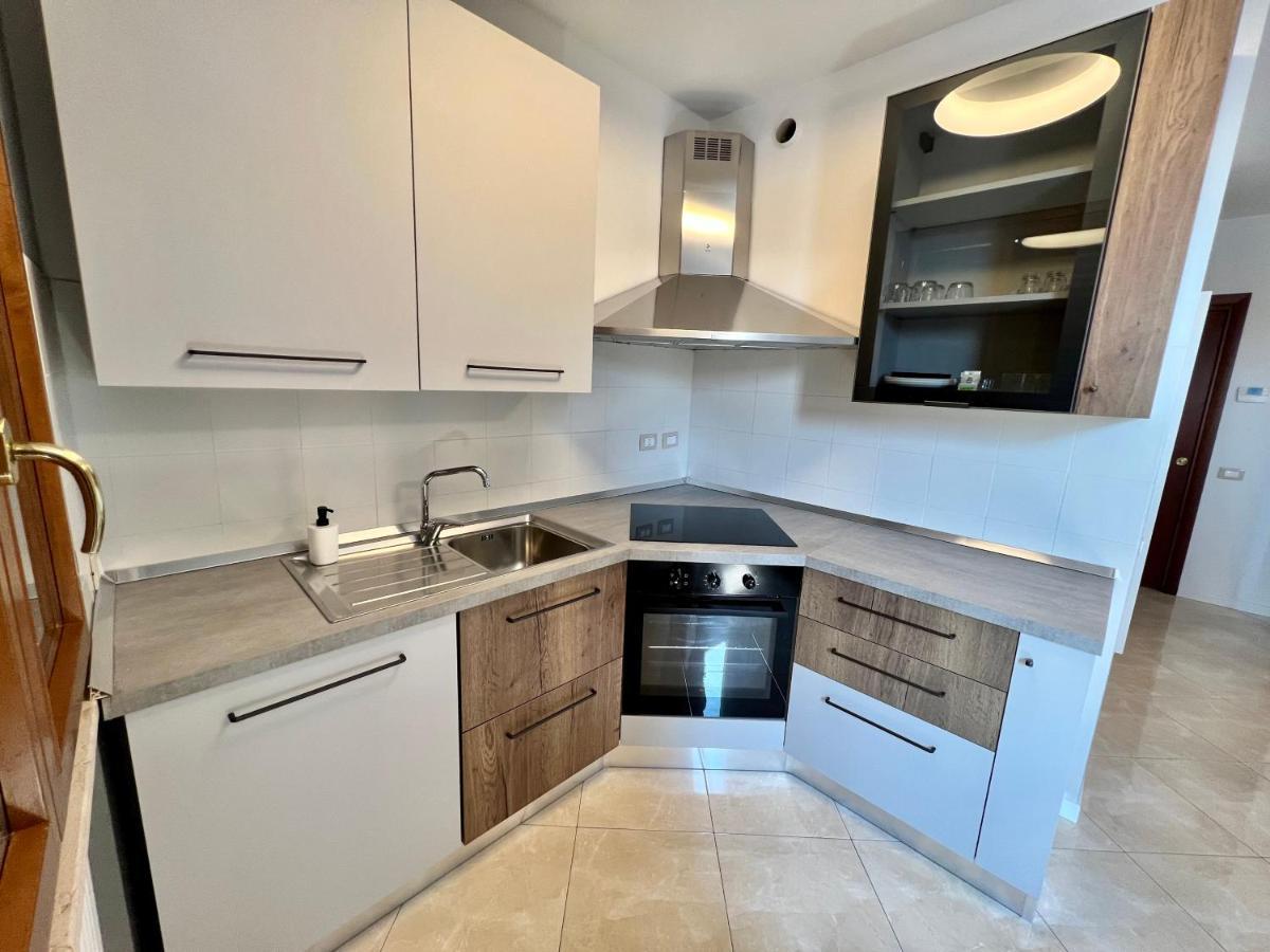 Beija Flor-Trilocale Piazza Garibaldi N18 Lägenhet Desenzano del Garda Exteriör bild